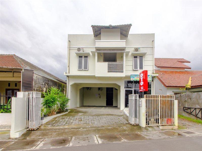 Oyo 3083 D Kost 3 Syariah Otel Yogyakarta Dış mekan fotoğraf