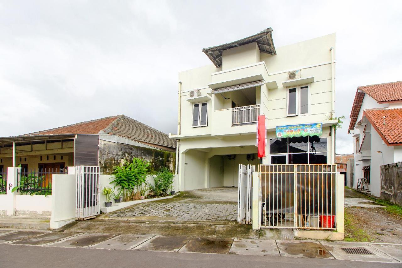 Oyo 3083 D Kost 3 Syariah Otel Yogyakarta Dış mekan fotoğraf